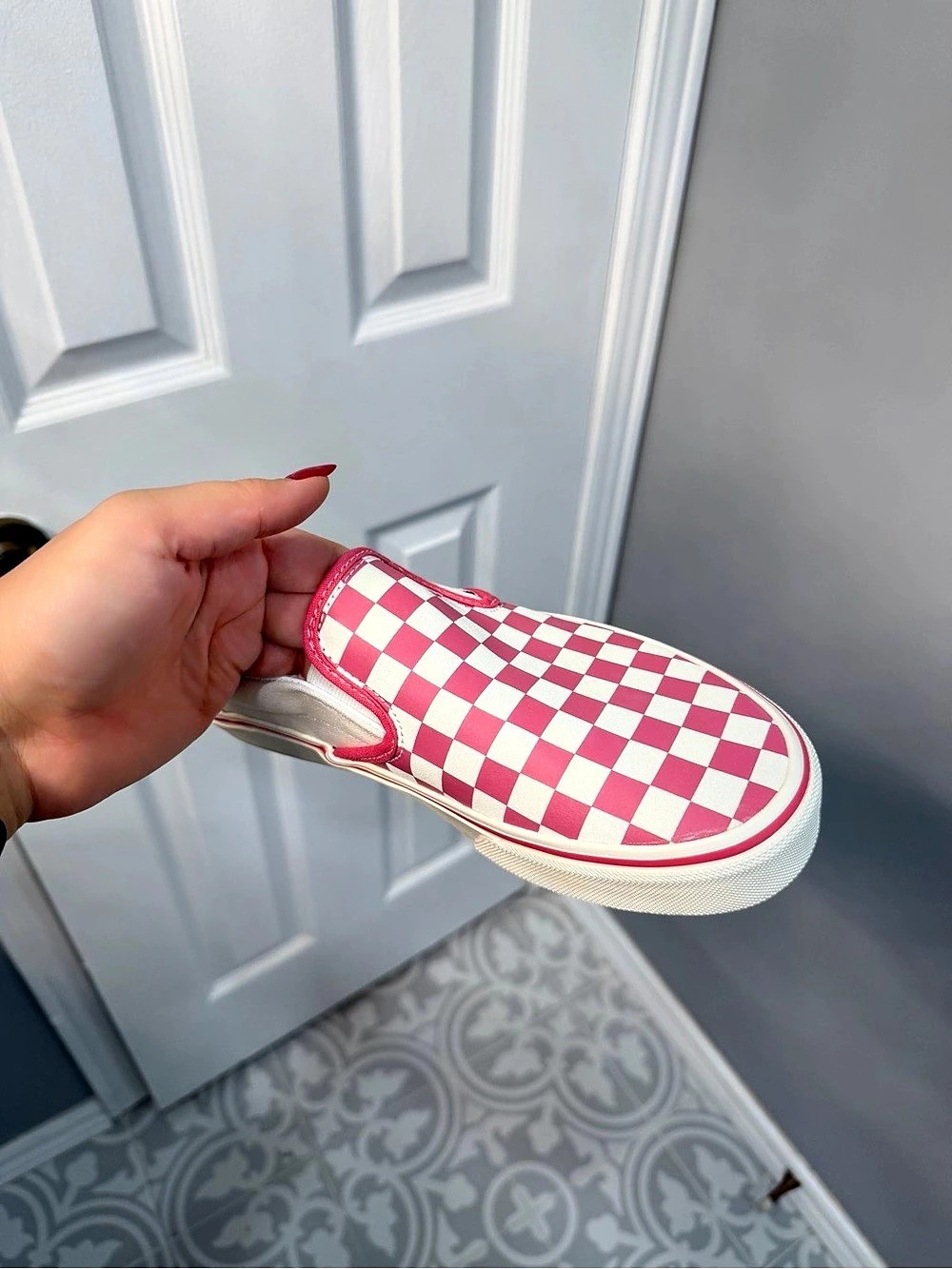 NWOT Vans Classic Slip-On Checkered Sneakers in Pink & White US 8.5